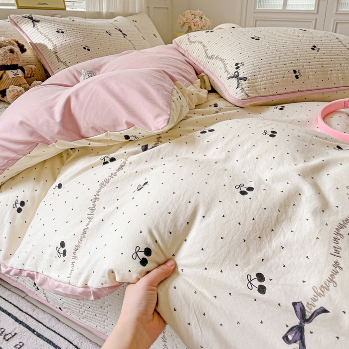 91家纺网 家纺一手货源 找家纺 金丝兔 2025新款ins小清新柔软亲肤水洗棉夹棉床盖四件套 直播爆款 黑樱桃