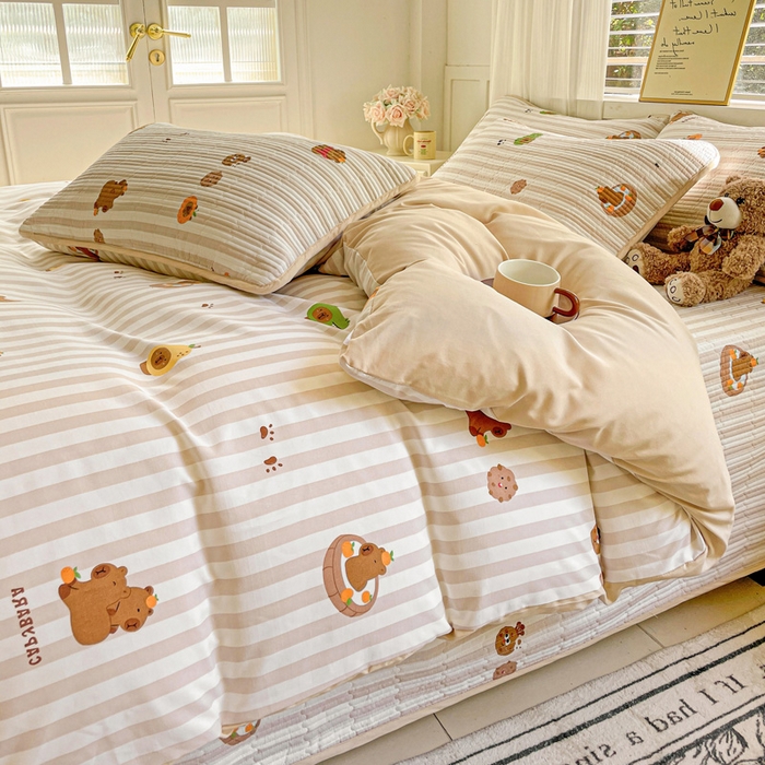 91家纺网 家纺一手货源 找家纺 金丝兔 2025新款ins小清新柔软亲肤水洗棉夹棉床盖四件套 直播爆款 卡皮巴拉