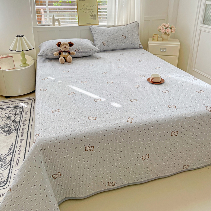 91家纺网 家纺一手货源 找家纺 金丝兔 2025新款ins小清新柔软亲肤水洗棉夹棉床盖四件套 直播爆款 小樱结-灰