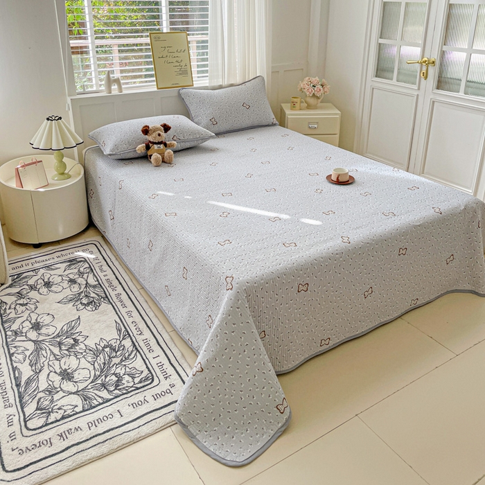 91家纺网 家纺一手货源 找家纺 金丝兔 2025新款ins小清新柔软亲肤水洗棉夹棉床盖四件套 直播爆款 小樱结-灰