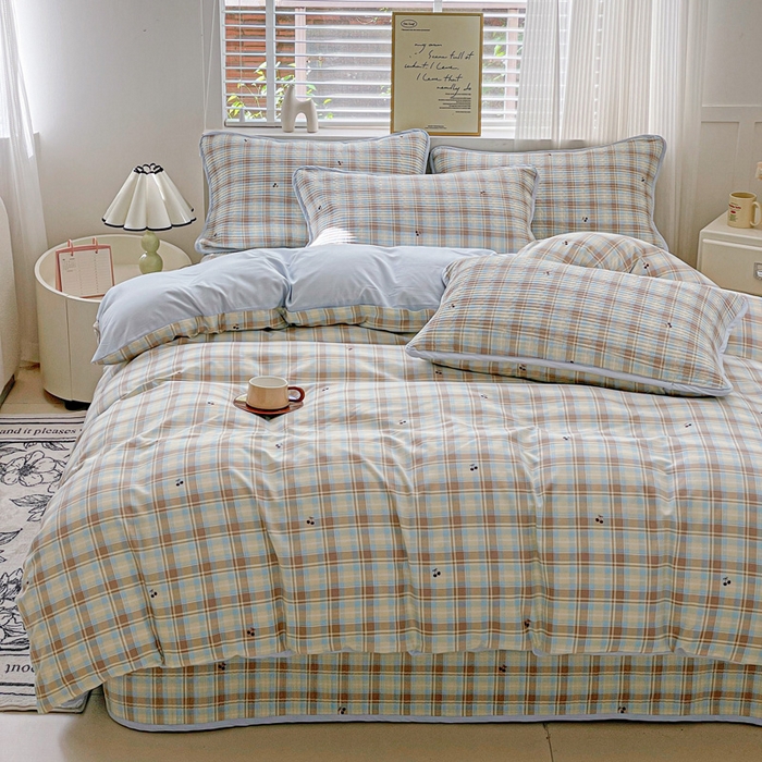 91家纺网 家纺一手货源 找家纺 金丝兔 2025新款ins小清新柔软亲肤水洗棉夹棉床盖四件套 直播爆款 樱桃小格