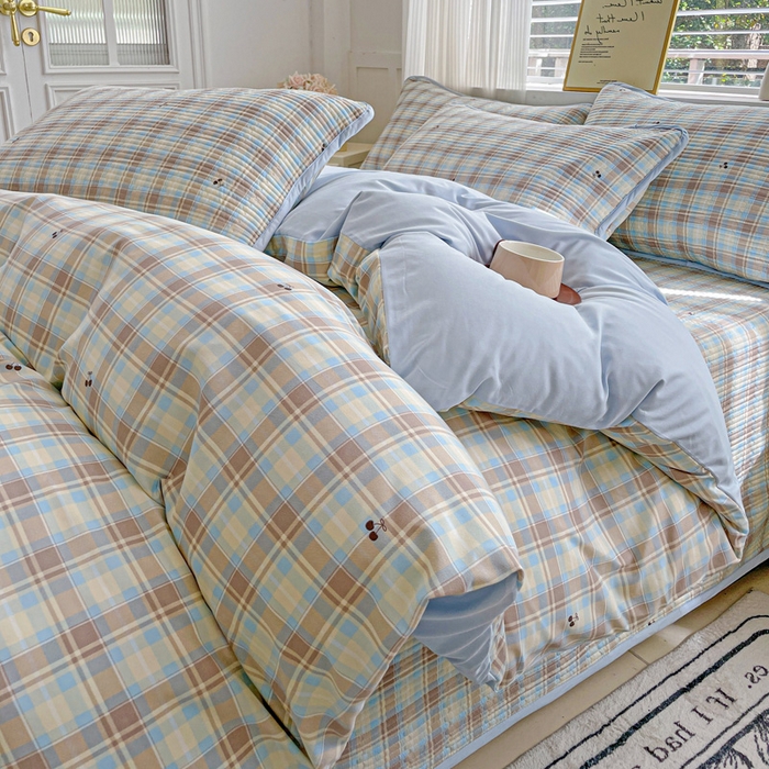 91家纺网 家纺一手货源 找家纺 金丝兔 2025新款ins小清新柔软亲肤水洗棉夹棉床盖四件套 直播爆款 樱桃小格