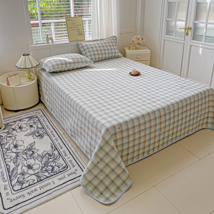 91家纺网 家纺一手货源 找家纺 金丝兔 2025新款ins小清新柔软亲肤水洗棉夹棉床盖四件套 直播爆款 樱桃小格