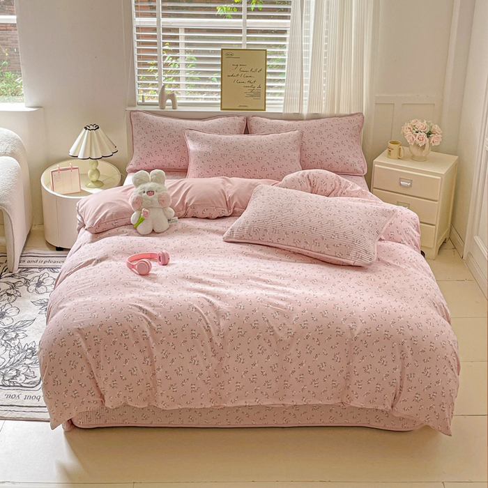 91家纺网 家纺一手货源 找家纺 金丝兔 2025新款ins小清新柔软亲肤水洗棉夹棉床盖四件套 直播爆款 允棠-粉