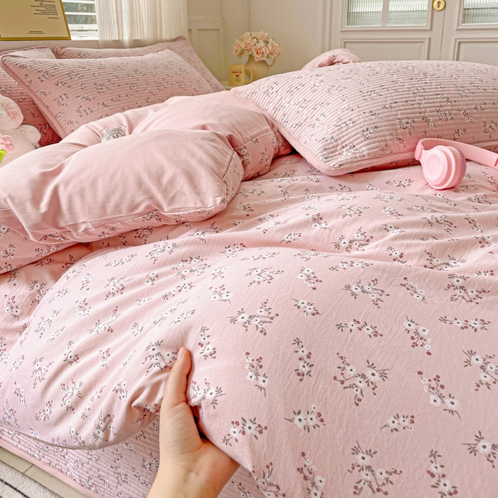 91家纺网 家纺一手货源 找家纺 金丝兔 2025新款ins小清新柔软亲肤水洗棉夹棉床盖四件套 直播爆款 允棠-粉