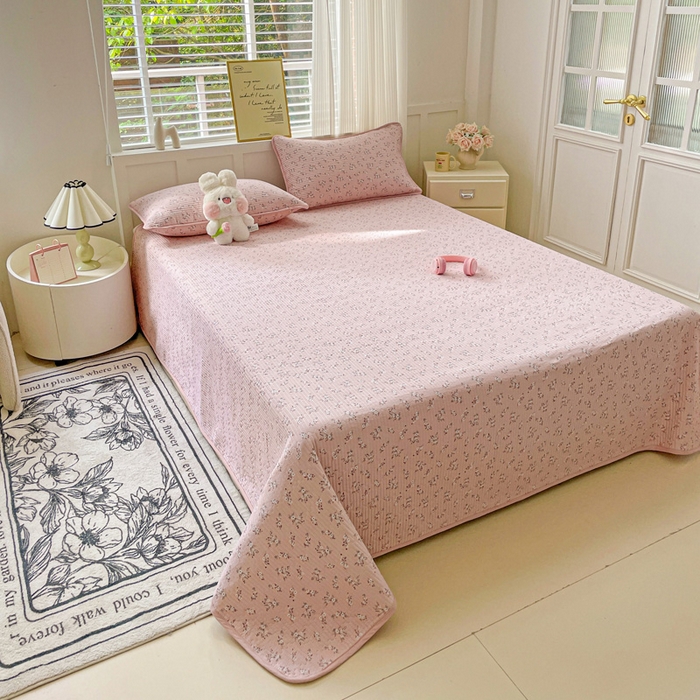 91家纺网 家纺一手货源 找家纺 金丝兔 2025新款ins小清新柔软亲肤水洗棉夹棉床盖四件套 直播爆款 允棠-粉