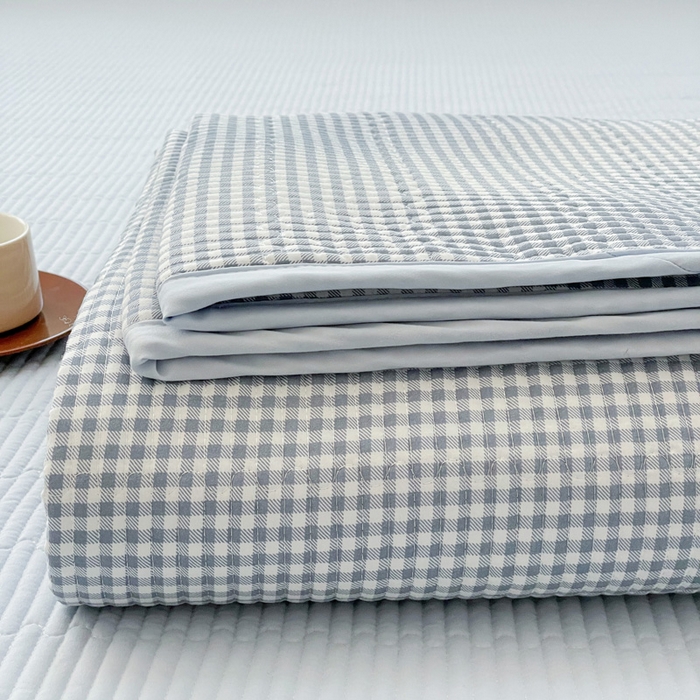 91家纺网 家纺一手货源 找家纺 金丝兔 2025新款小清新亲肤印花水洗棉单床盖 夹棉床盖 床盖三件套 小灰格