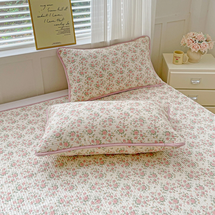 91家纺网 家纺一手货源 找家纺 金丝兔 2025新款小清新亲肤印花水洗棉单床盖 夹棉床盖 床盖三件套 巴黎恋人