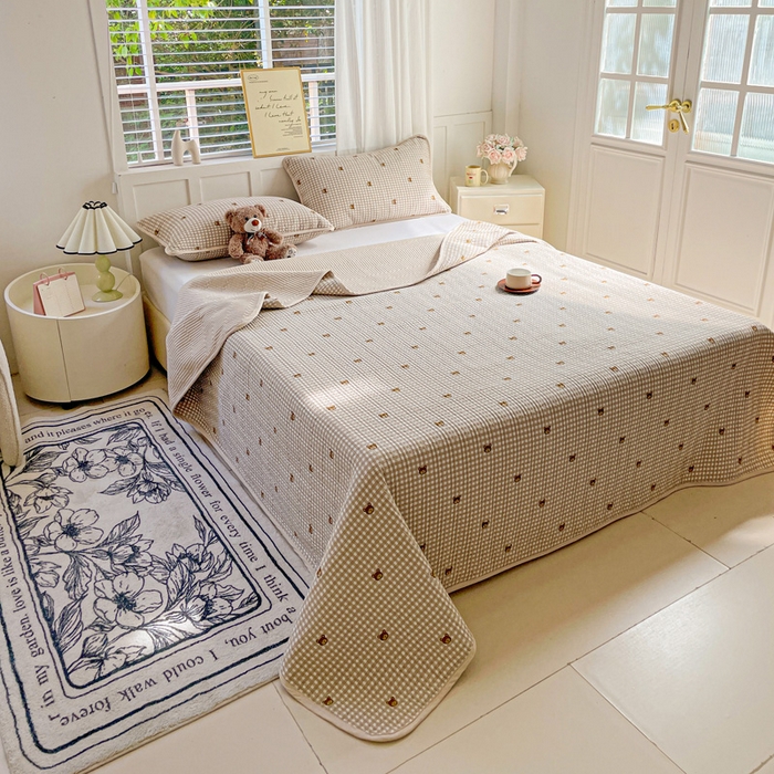 91家纺网 家纺一手货源 找家纺 金丝兔 2025新款小清新亲肤印花水洗棉单床盖 夹棉床盖 床盖三件套 呆呆熊