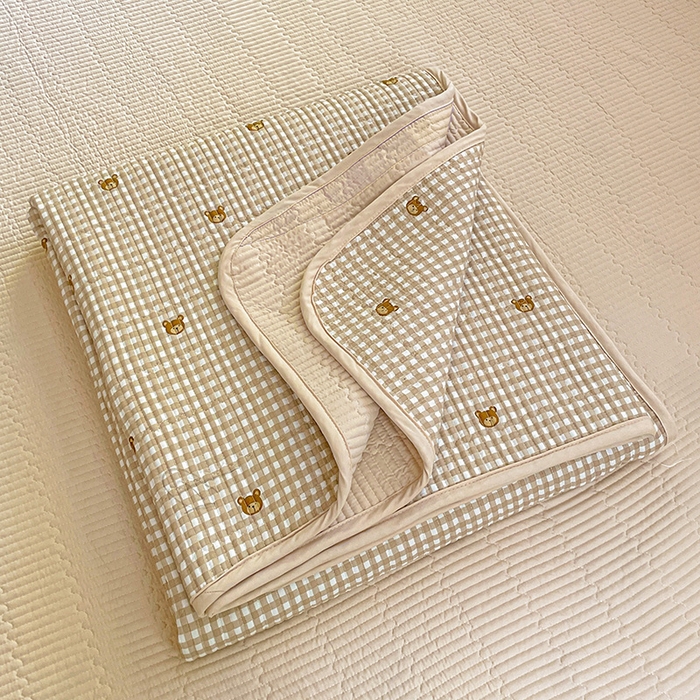 91家纺网 家纺一手货源 找家纺 金丝兔 2025新款小清新亲肤印花水洗棉单床盖 夹棉床盖 床盖三件套 呆呆熊