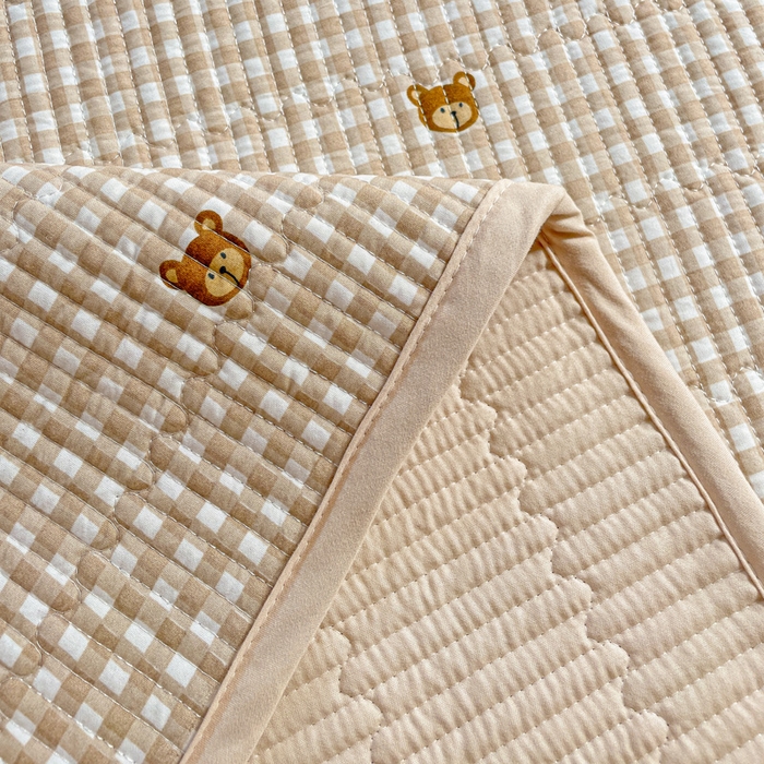 91家纺网 家纺一手货源 找家纺 金丝兔 2025新款小清新亲肤印花水洗棉单床盖 夹棉床盖 床盖三件套 呆呆熊