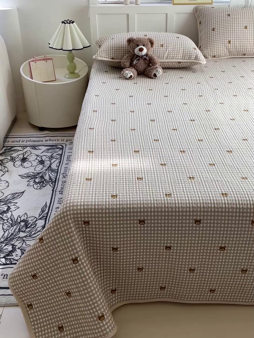 91家纺网 家纺一手货源 找家纺 金丝兔 2025新款小清新亲肤印花水洗棉单床盖 夹棉床盖 床盖三件套 呆呆熊