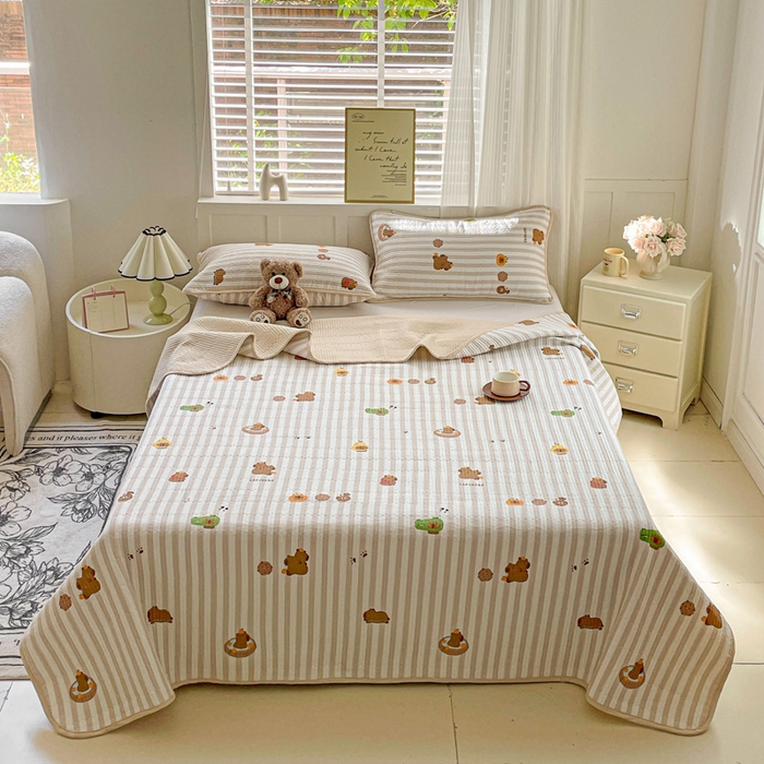 91家纺网 家纺一手货源 找家纺 金丝兔 2025新款小清新亲肤印花水洗棉单床盖 夹棉床盖 床盖三件套 卡皮巴拉