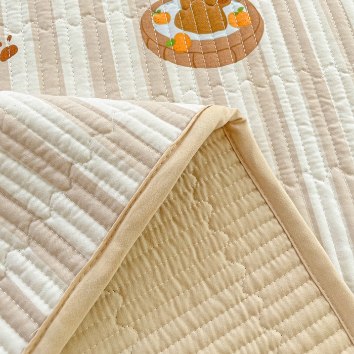 91家纺网 家纺一手货源 找家纺 金丝兔 2025新款小清新亲肤印花水洗棉单床盖 夹棉床盖 床盖三件套 卡皮巴拉