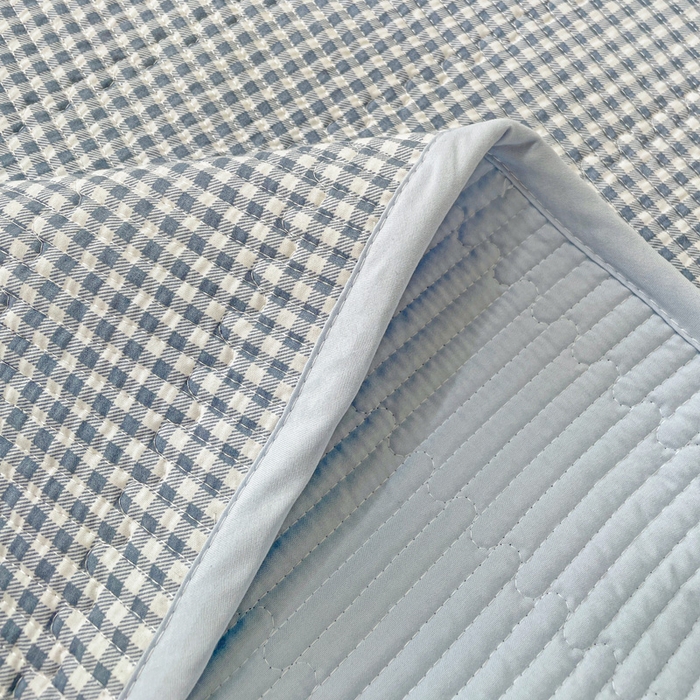 91家纺网 家纺一手货源 找家纺 金丝兔 2025新款小清新亲肤印花水洗棉单床盖 夹棉床盖 床盖三件套 小灰格