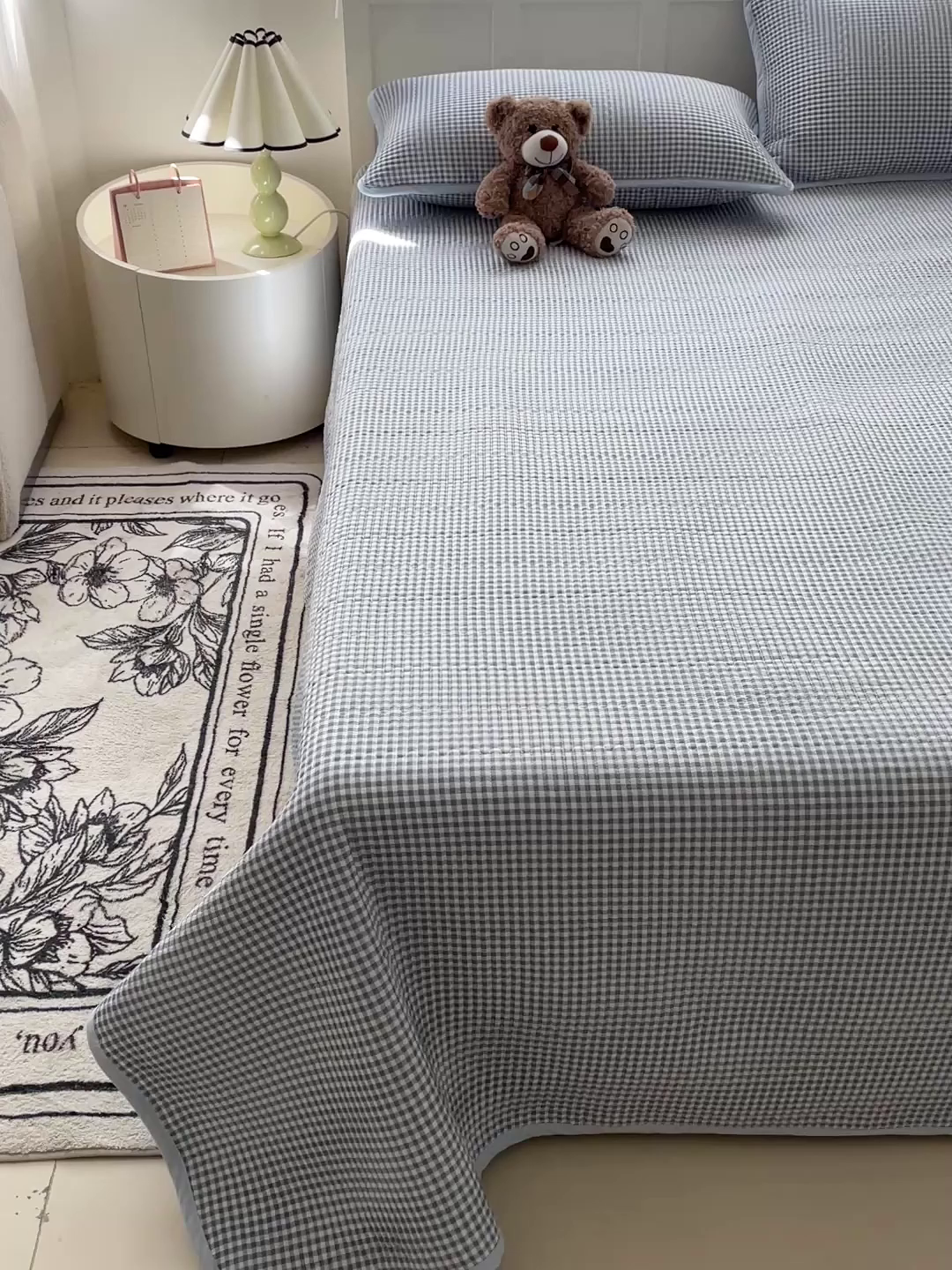 91家纺网 家纺一手货源 找家纺 金丝兔 2025新款小清新亲肤印花水洗棉单床盖 夹棉床盖 床盖三件套 小灰格