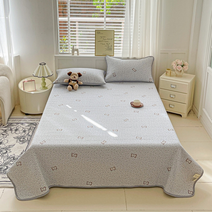 91家纺网 家纺一手货源 找家纺 金丝兔 2025新款小清新亲肤印花水洗棉单床盖 夹棉床盖 床盖三件套 小樱结-灰