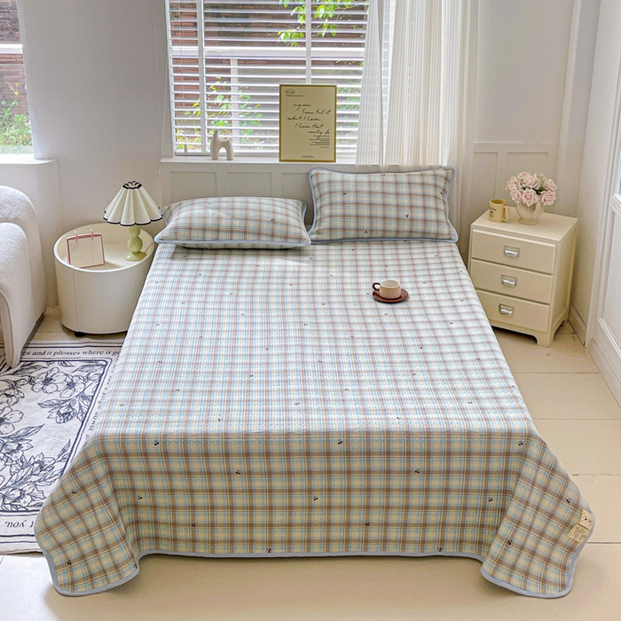 91家纺网 家纺一手货源 找家纺 金丝兔 2025新款小清新亲肤印花水洗棉单床盖 夹棉床盖 床盖三件套 樱桃小格