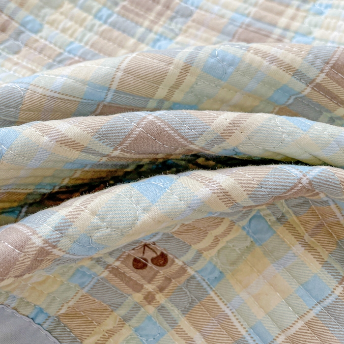 91家纺网 家纺一手货源 找家纺 金丝兔 2025新款小清新亲肤印花水洗棉单床盖 夹棉床盖 床盖三件套 樱桃小格