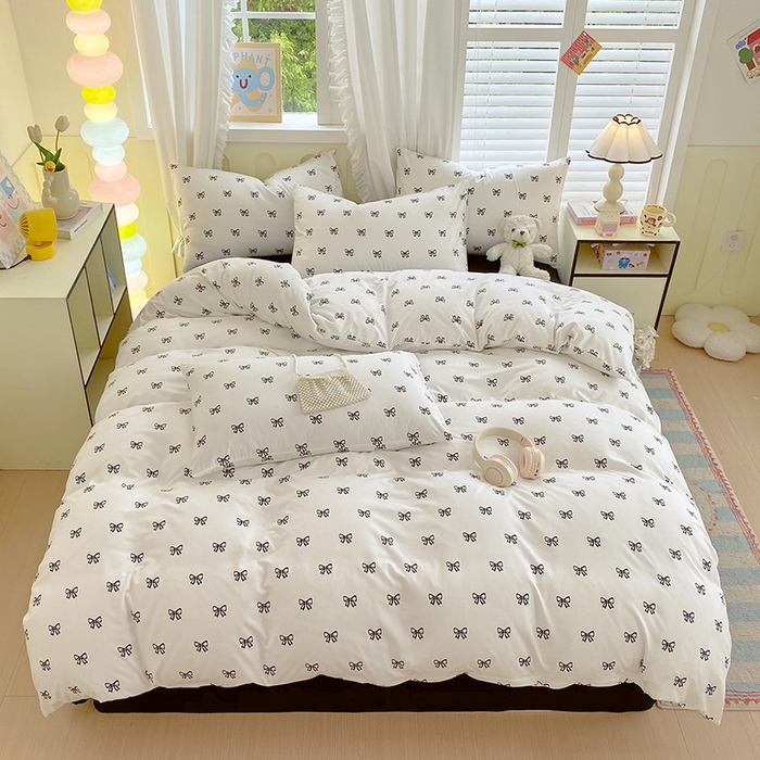 91家纺网 家纺一手货源 找家纺 雨彤家纺 2025年新款软糯糯云朵水洗棉印花四件套 黑色蝴蝶结