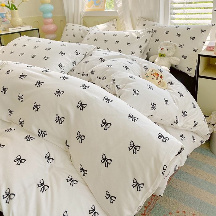 91家纺网 家纺一手货源 找家纺 雨彤家纺 2025年新款软糯糯云朵水洗棉印花四件套 黑色蝴蝶结