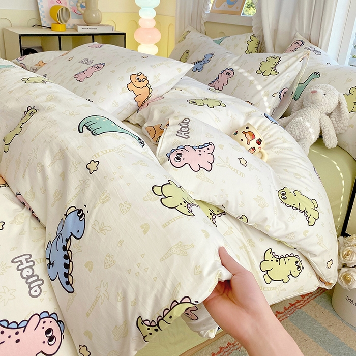 91家纺网 家纺一手货源 找家纺 雨彤家纺 2025年新款软糯糯云朵水洗棉印花四件套 恐龙日记