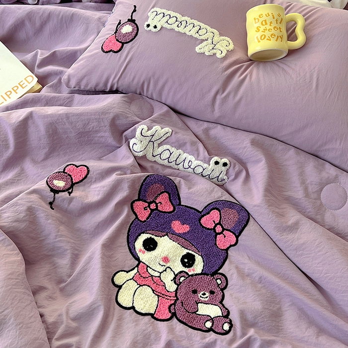 91家纺网 家纺一手货源 找家纺 易辰美 2025新款水洗棉毛巾绣夏被空调被夏凉被四件套 库洛米