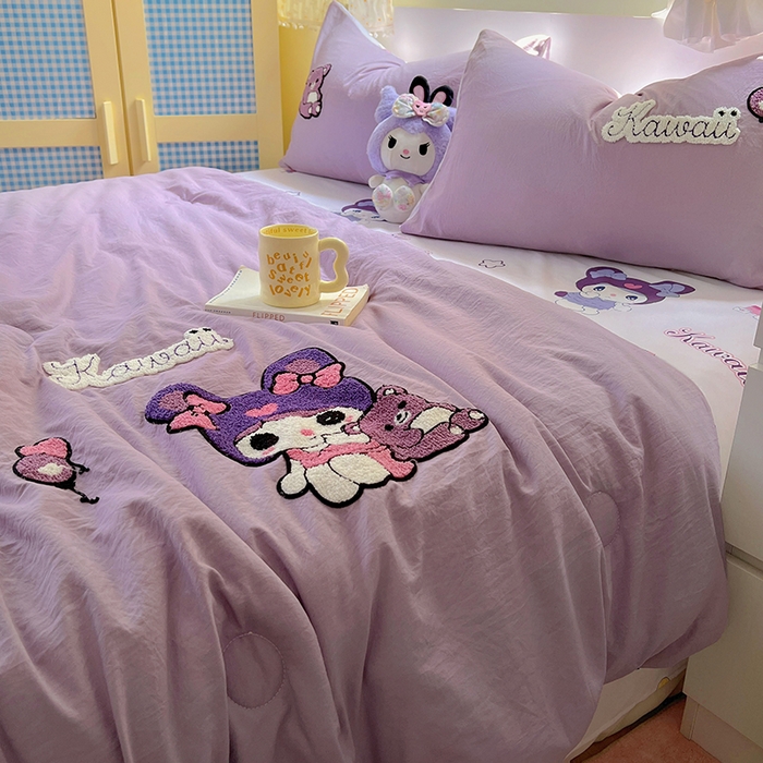 91家纺网 家纺一手货源 找家纺 易辰美 2025新款水洗棉毛巾绣夏被空调被夏凉被四件套 库洛米