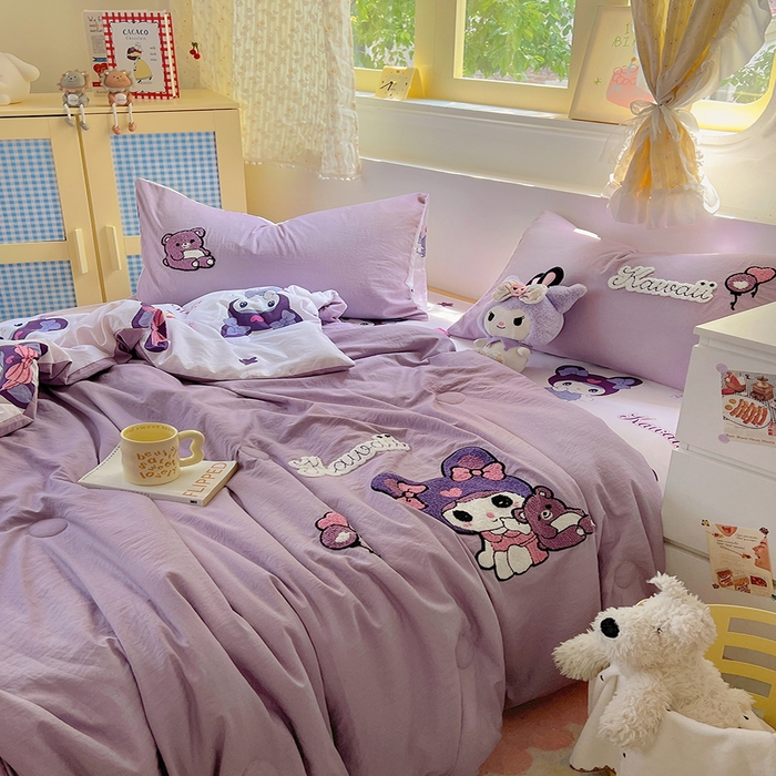 91家纺网 家纺一手货源 找家纺 易辰美 2025新款水洗棉毛巾绣夏被空调被夏凉被四件套 库洛米