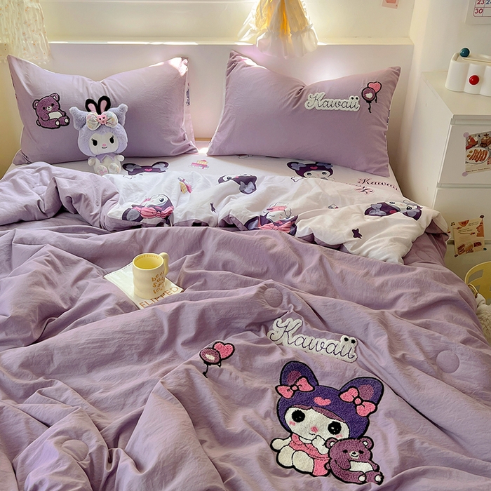 91家纺网 家纺一手货源 找家纺 易辰美 2025新款水洗棉毛巾绣夏被空调被夏凉被四件套 库洛米