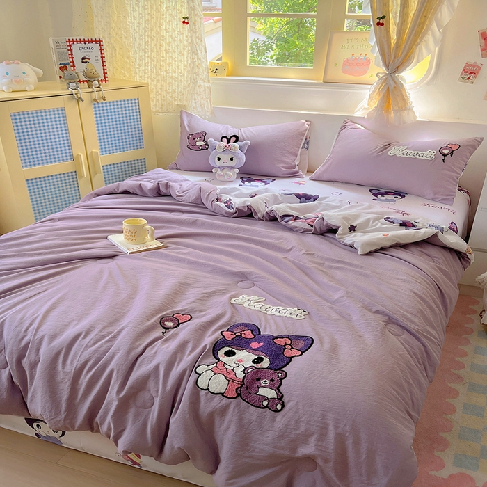 91家纺网 家纺一手货源 找家纺 易辰美 2025新款水洗棉毛巾绣夏被空调被夏凉被四件套 库洛米