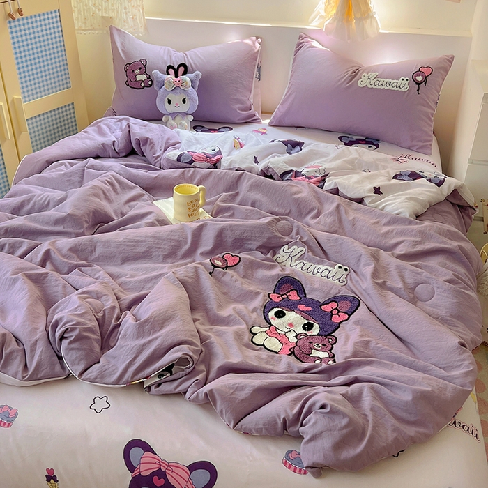 91家纺网 家纺一手货源 找家纺 易辰美 2025新款水洗棉毛巾绣夏被空调被夏凉被四件套 库洛米