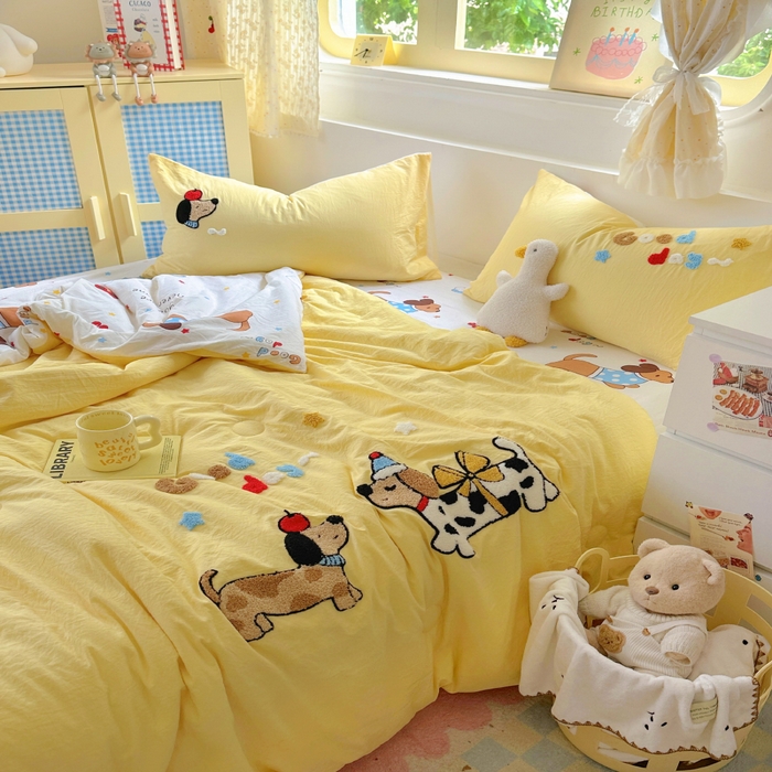 91家纺网 家纺一手货源 找家纺 易辰美 2025新款水洗棉毛巾绣夏被空调被夏凉被四件套 斑点狗（黄）