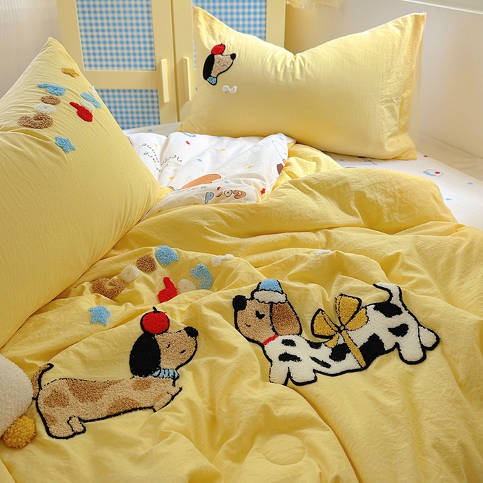 91家纺网 家纺一手货源 找家纺 易辰美 2025新款水洗棉毛巾绣夏被空调被夏凉被四件套 斑点狗（黄）