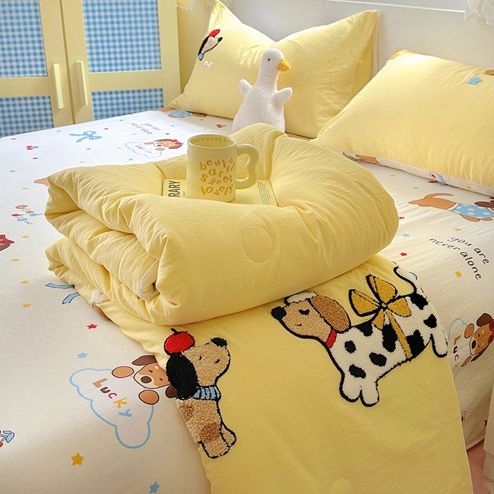 91家纺网 家纺一手货源 找家纺 易辰美 2025新款水洗棉毛巾绣夏被空调被夏凉被四件套 斑点狗（黄）