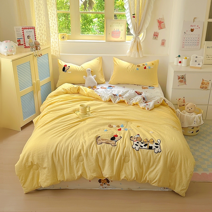 91家纺网 家纺一手货源 找家纺 易辰美 2025新款水洗棉毛巾绣夏被空调被夏凉被四件套 斑点狗（黄）