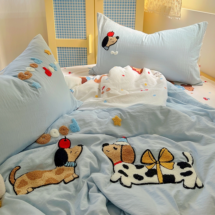 91家纺网 家纺一手货源 找家纺 易辰美 2025新款水洗棉毛巾绣夏被空调被夏凉被四件套 斑点狗（兰）