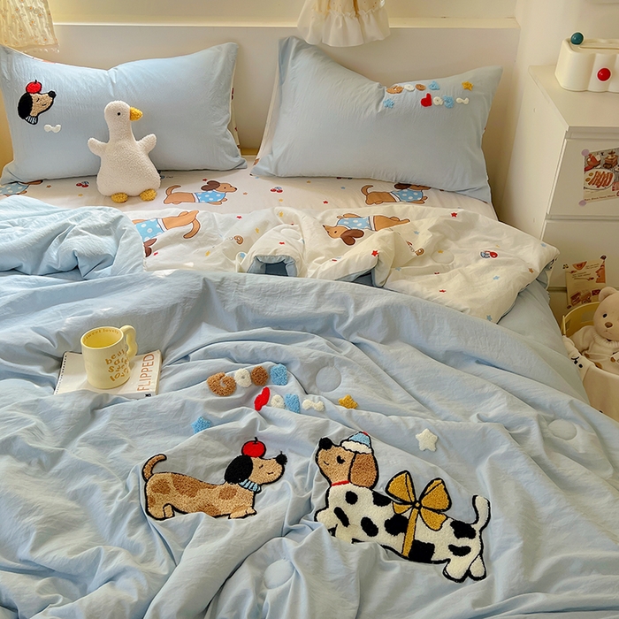 91家纺网 家纺一手货源 找家纺 易辰美 2025新款水洗棉毛巾绣夏被空调被夏凉被四件套 斑点狗（兰）