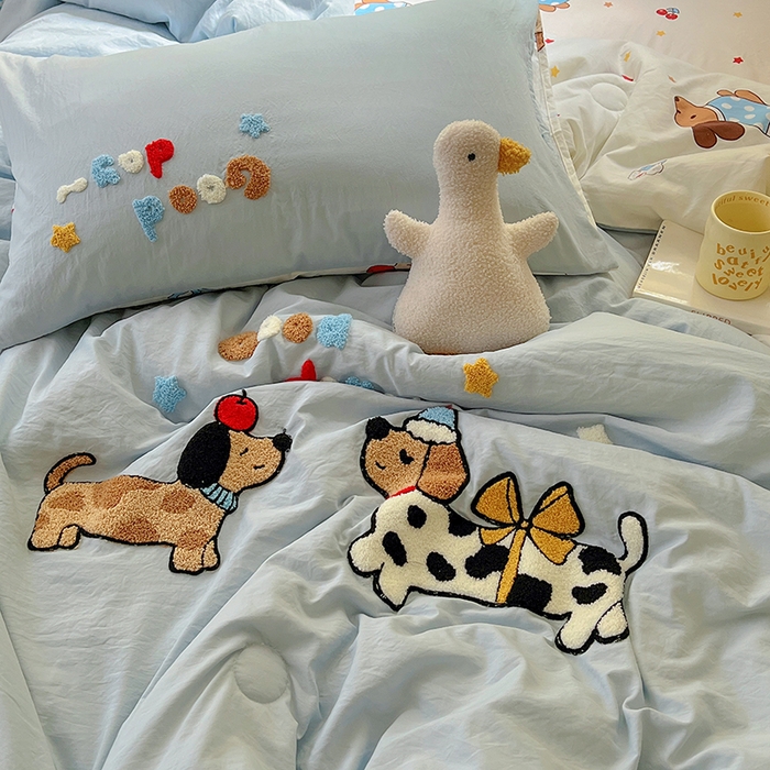 91家纺网 家纺一手货源 找家纺 易辰美 2025新款水洗棉毛巾绣夏被空调被夏凉被四件套 斑点狗（兰）