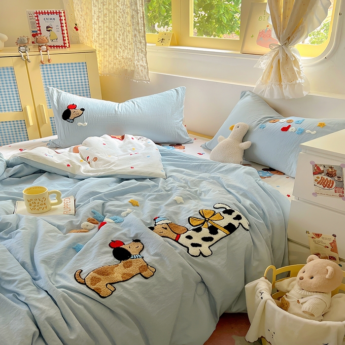 91家纺网 家纺一手货源 找家纺 易辰美 2025新款水洗棉毛巾绣夏被空调被夏凉被四件套 斑点狗（兰）