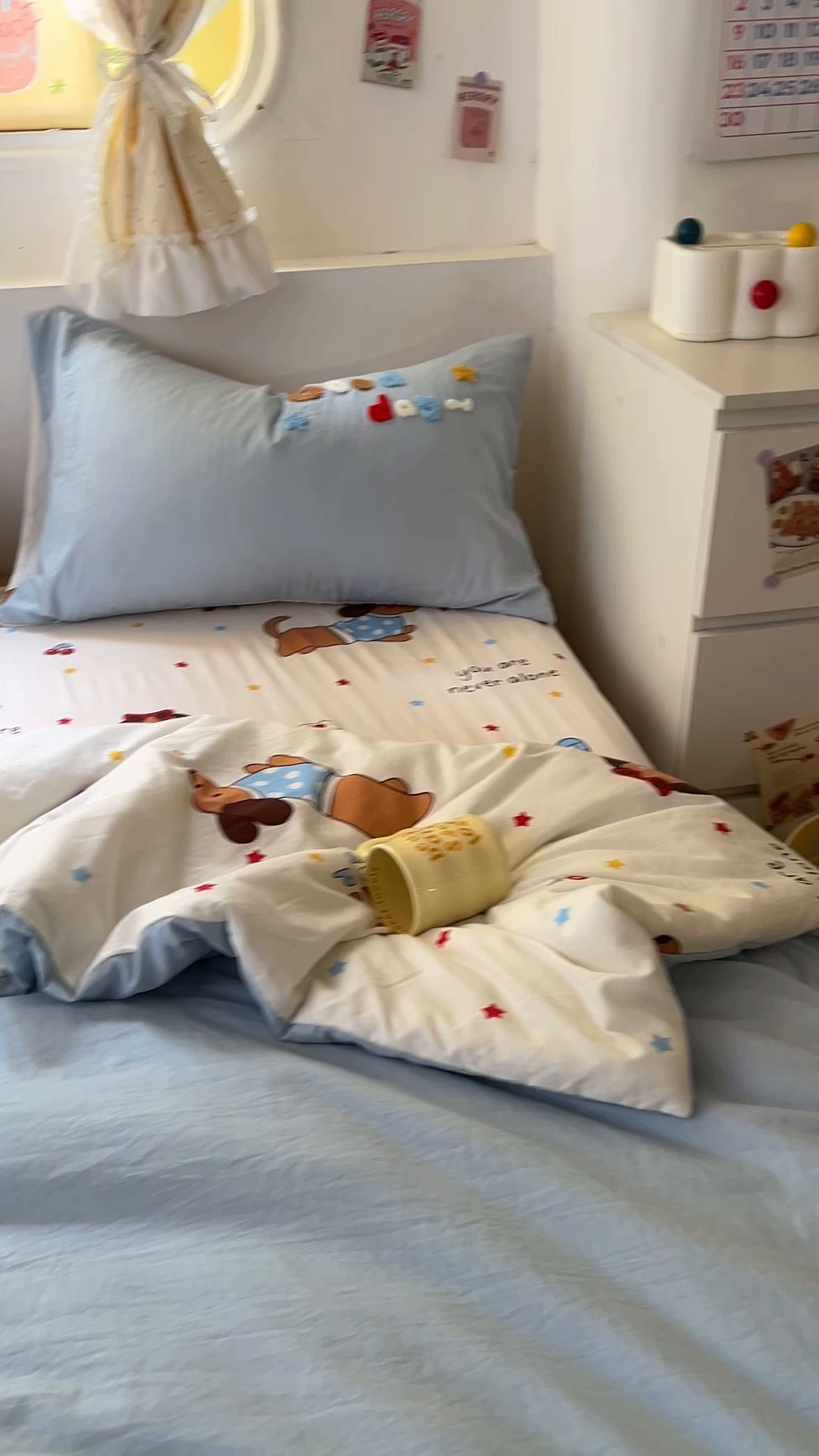 91家纺网 家纺一手货源 找家纺 易辰美 2025新款水洗棉毛巾绣夏被空调被夏凉被四件套 斑点狗（兰）