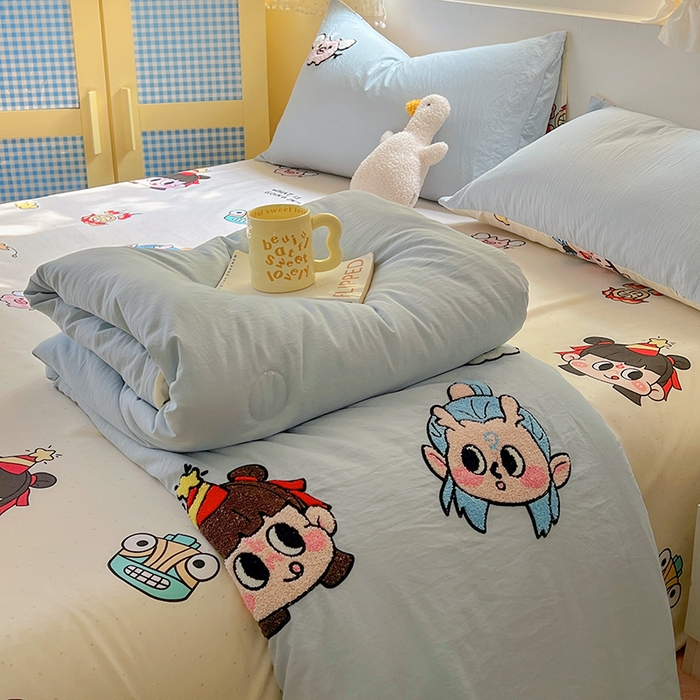 91家纺网 家纺一手货源 找家纺 易辰美 2025新款水洗棉毛巾绣夏被空调被夏凉被四件套 哪吒敖冰（兰）