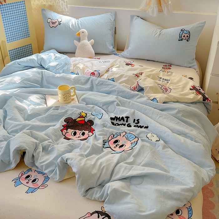 91家纺网 家纺一手货源 找家纺 易辰美 2025新款水洗棉毛巾绣夏被空调被夏凉被四件套 哪吒敖冰（兰）
