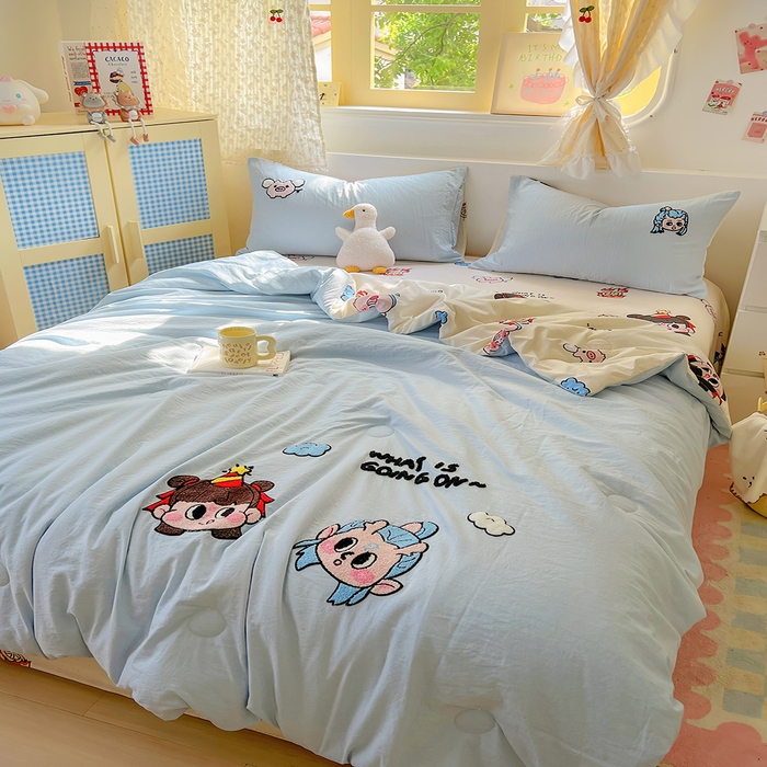 91家纺网 家纺一手货源 找家纺 易辰美 2025新款水洗棉毛巾绣夏被空调被夏凉被四件套 哪吒敖冰（兰）