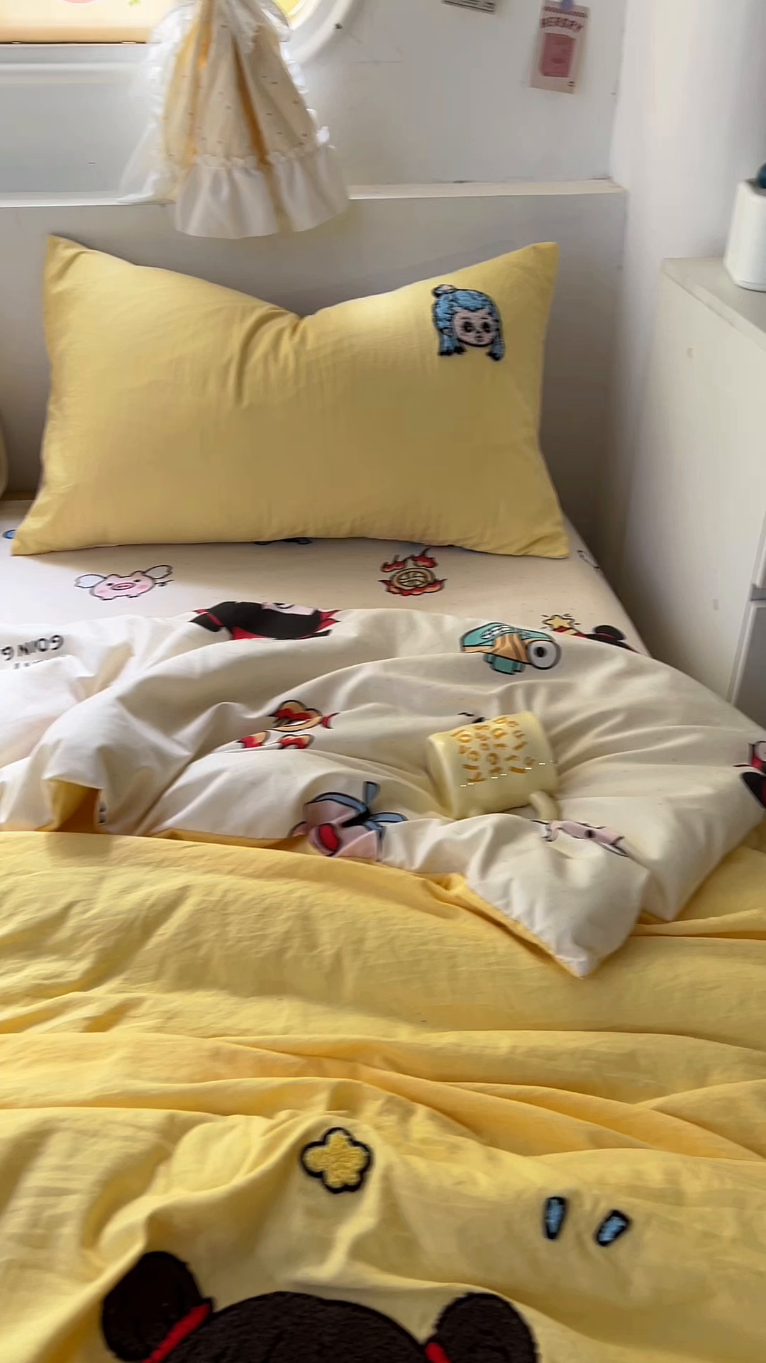 91家纺网 家纺一手货源 找家纺 易辰美 2025新款水洗棉毛巾绣夏被空调被夏凉被四件套 小哪吒（黄）