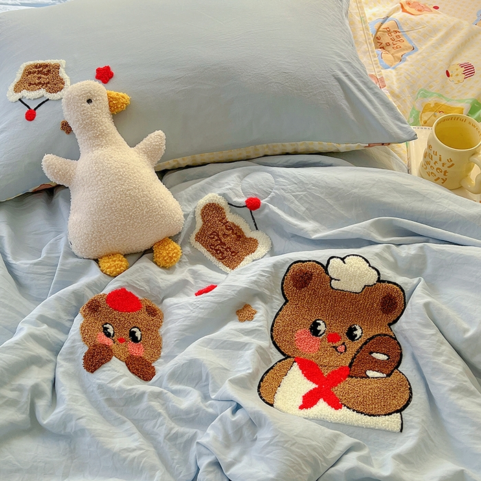 91家纺网 家纺一手货源 找家纺 易辰美 2025新款水洗棉毛巾绣夏被空调被夏凉被四件套 吐司熊