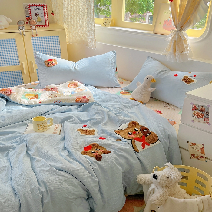 91家纺网 家纺一手货源 找家纺 易辰美 2025新款水洗棉毛巾绣夏被空调被夏凉被四件套 吐司熊