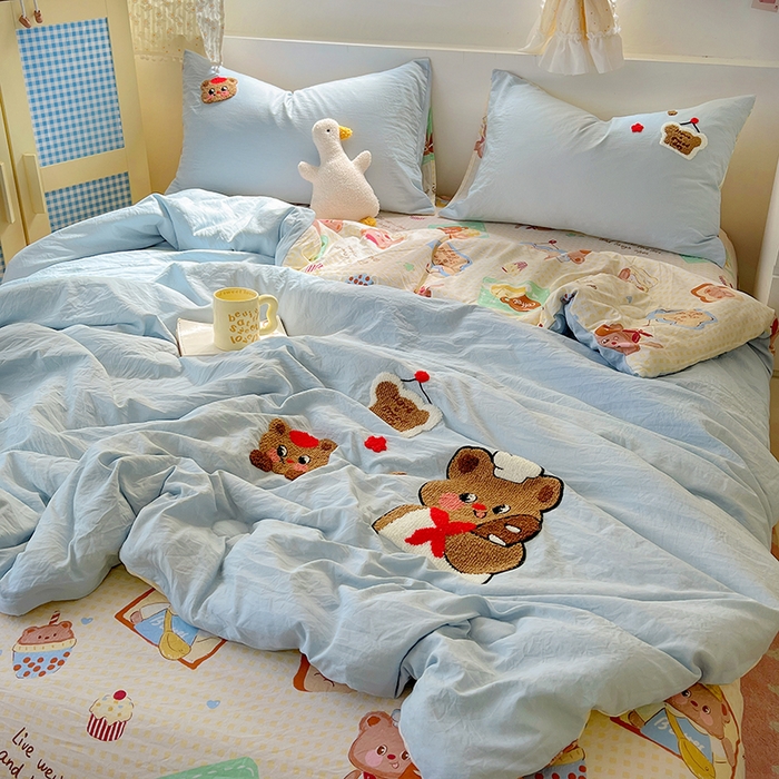 91家纺网 家纺一手货源 找家纺 易辰美 2025新款水洗棉毛巾绣夏被空调被夏凉被四件套 吐司熊