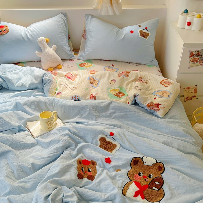 91家纺网 家纺一手货源 找家纺 易辰美 2025新款水洗棉毛巾绣夏被空调被夏凉被四件套 吐司熊