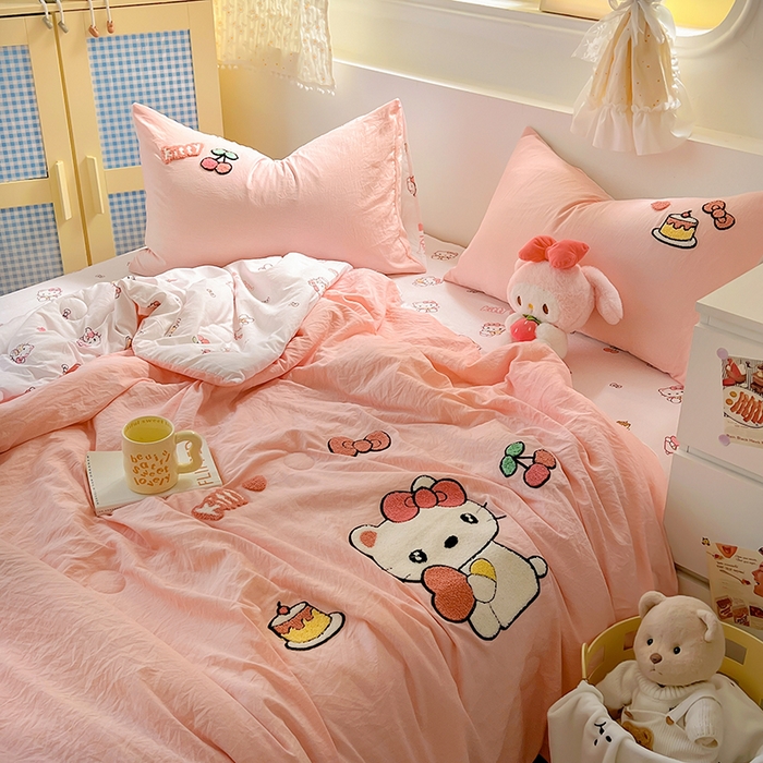 91家纺网 家纺一手货源 找家纺 易辰美 2025新款水洗棉毛巾绣夏被空调被夏凉被四件套 KT猫